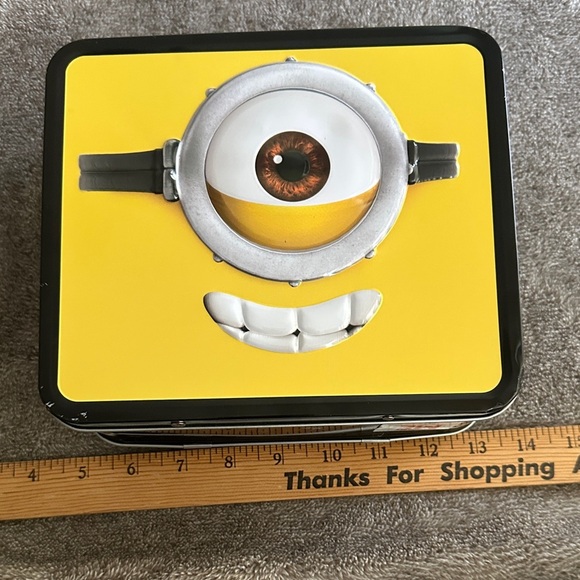 Universal Brand Despicable Me Minion metal Lunch box  limited edition - Picture 3 of 4